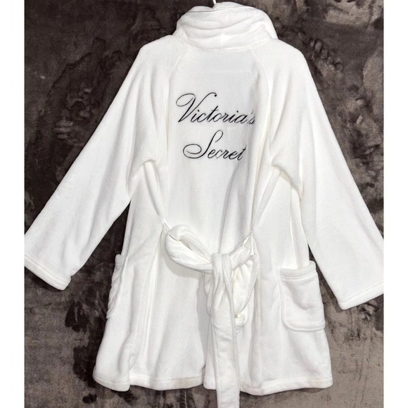 Plush & Lush Other - Victoria's Secret Short Cozy Plush Robe Women M/L White Shawl Collar Embroidered